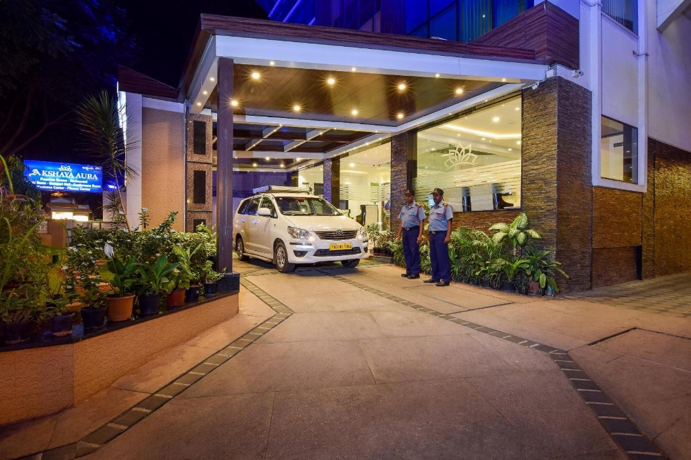 Akshaya Aura Main image