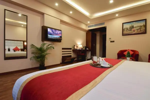 Akshaya Aura 4